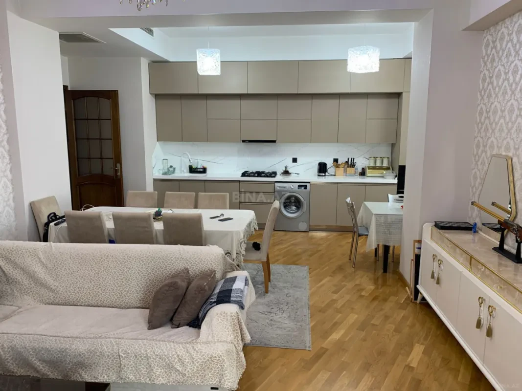 Satılır 3 otaqlı mənzil 107 m²