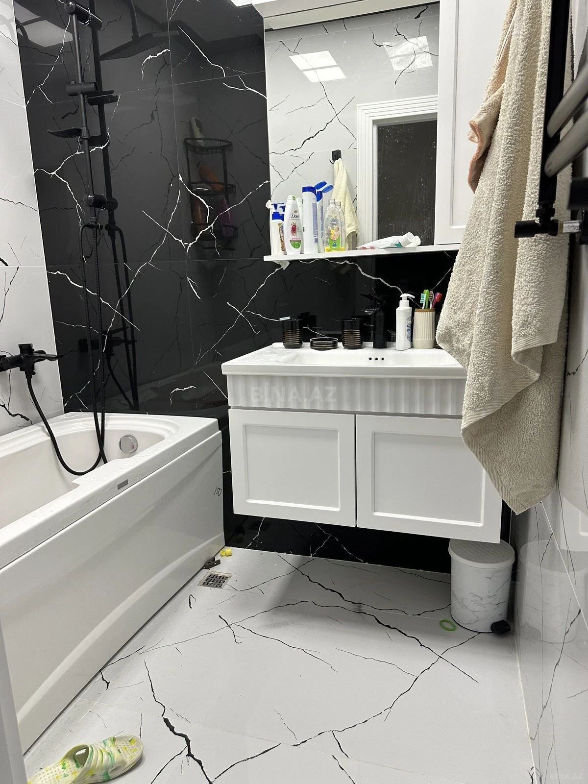 Satılır 4 otaqlı mənzil 100 m²