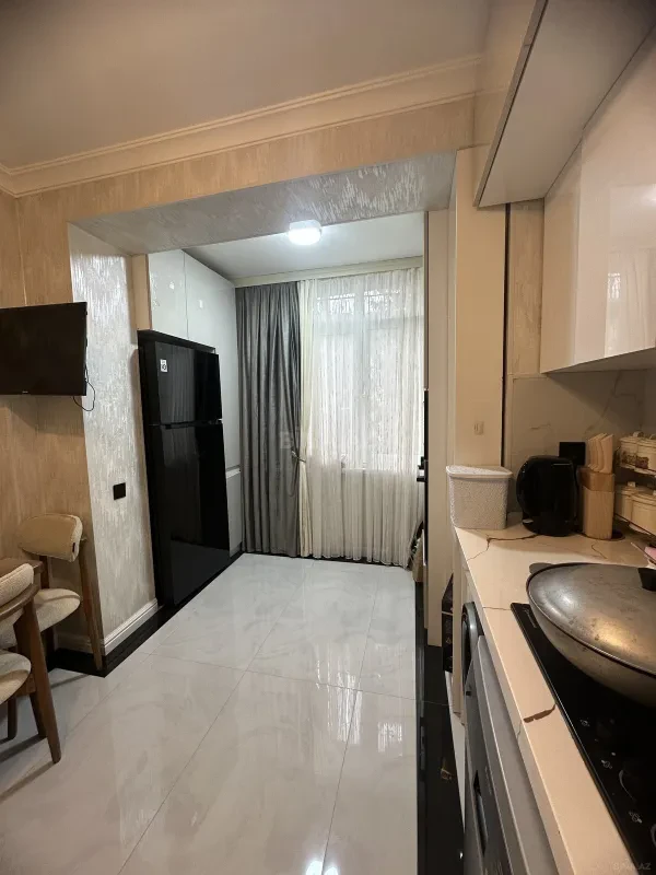Satılır 4 otaqlı mənzil 100 m²