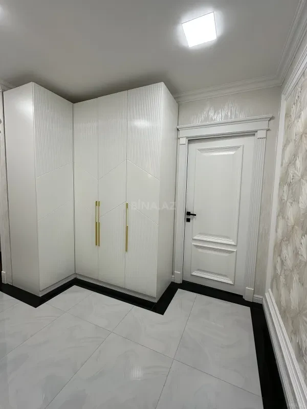 Satılır 4 otaqlı mənzil 100 m²