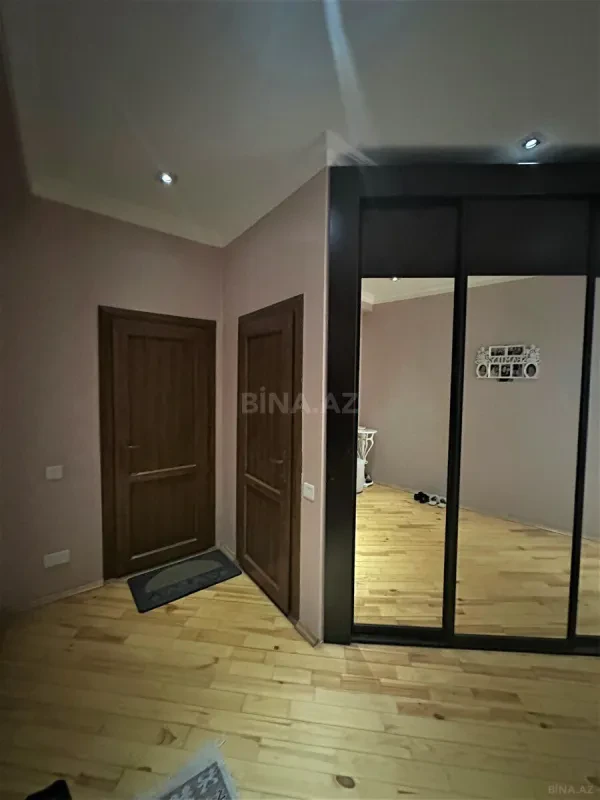 Satılır 3 otaqlı mənzil 118 m²