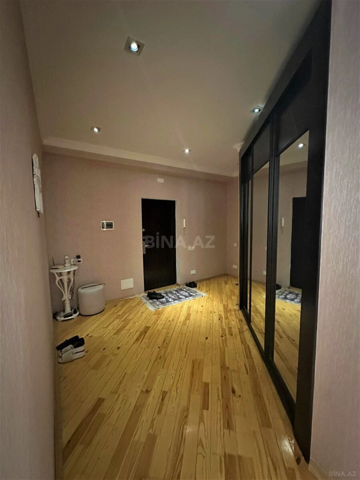 Satılır 3 otaqlı mənzil 118 m²