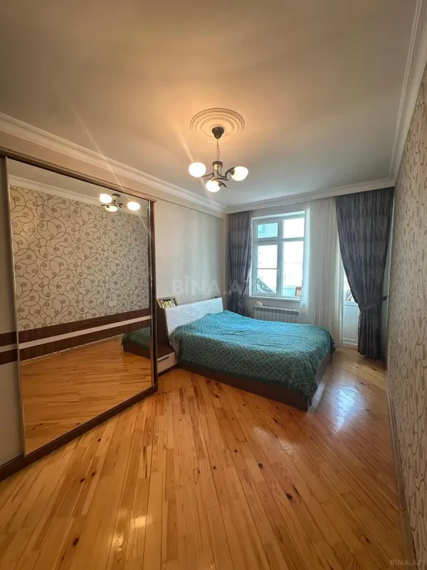 Satılır 3 otaqlı mənzil 118 m²