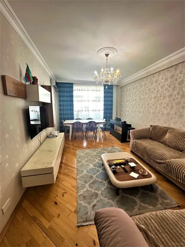 Satılır 3 otaqlı mənzil 118 m²