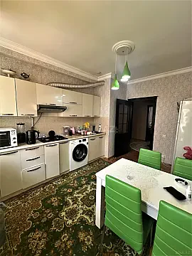 Satılır 3 otaqlı mənzil 118 m²