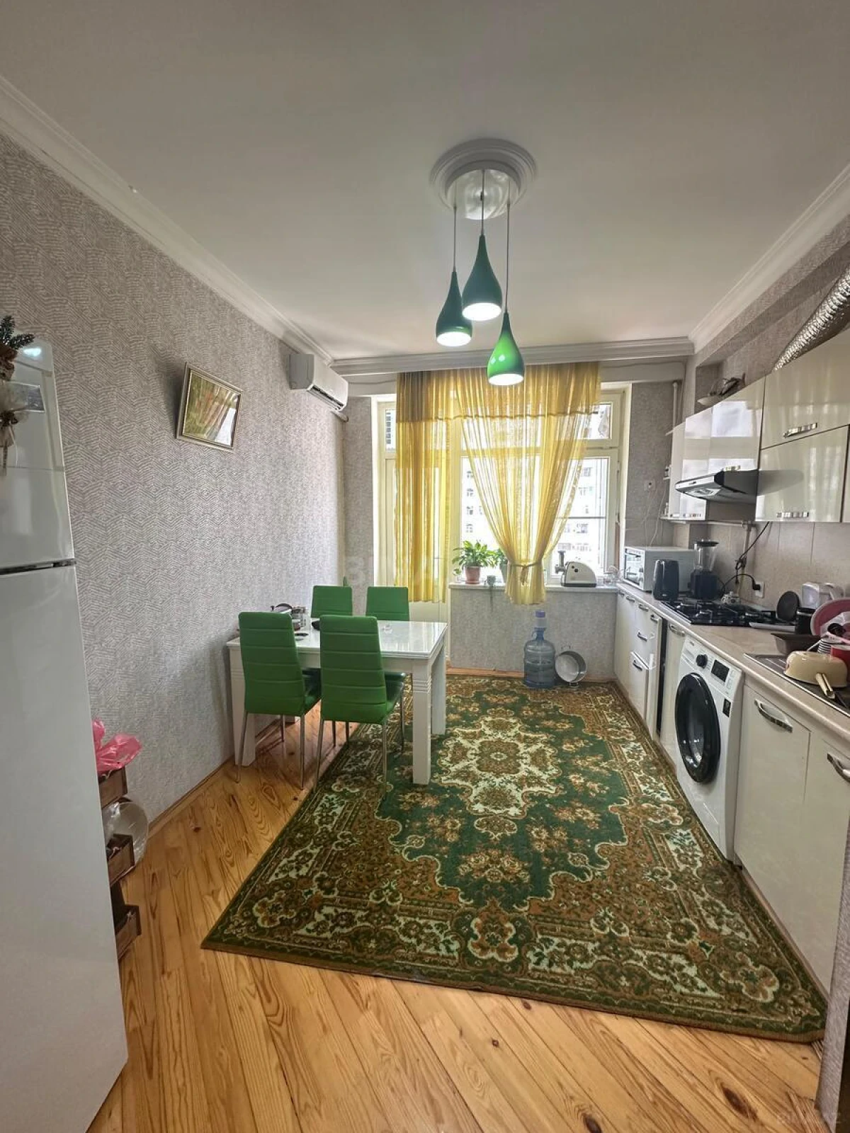 Satılır 3 otaqlı mənzil 118 m²