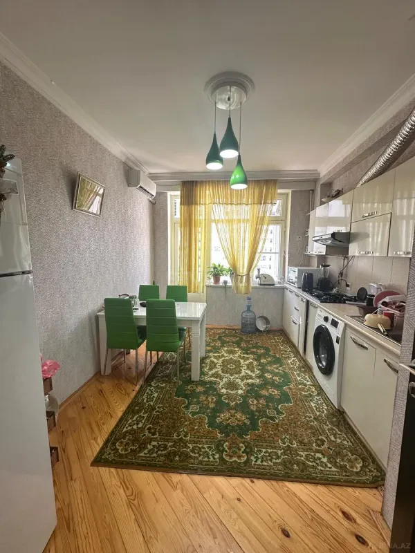 Satılır 3 otaqlı mənzil 118 m²