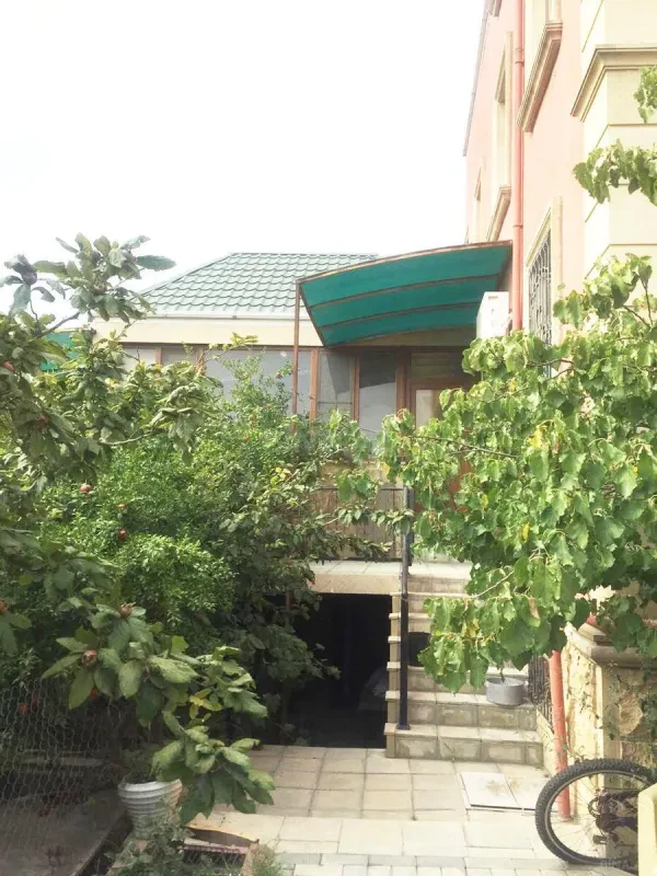 Kirayə verilir 7 otaqlı həyət evi 500 m²