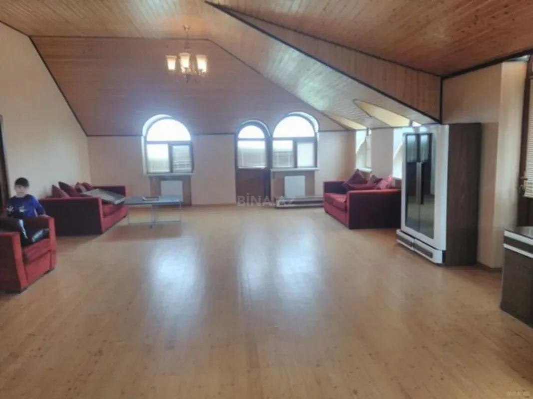 Kirayə verilir 7 otaqlı həyət evi 500 m²
