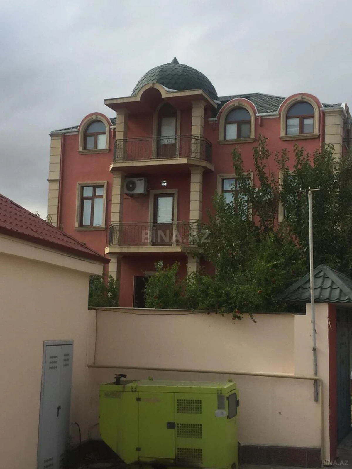 Kirayə verilir 7 otaqlı həyət evi 500 m²