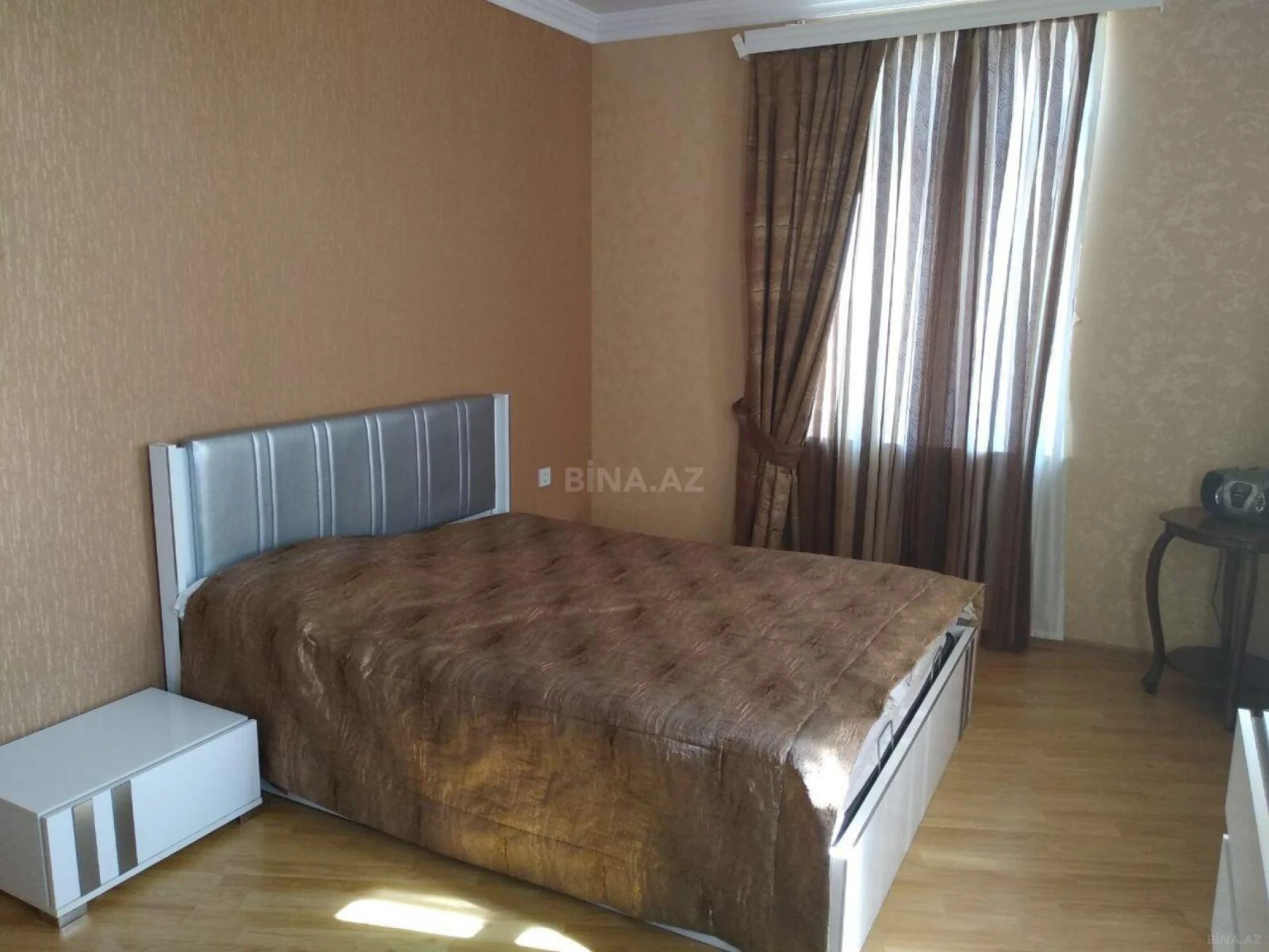 Kirayə verilir 7 otaqlı həyət evi 500 m²