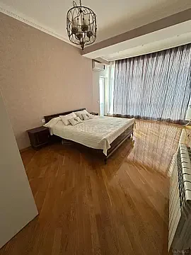 Kirayə verilir 3 otaqlı mənzil 150 m²