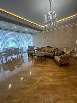 Kirayə verilir 3 otaqlı mənzil 150 m²