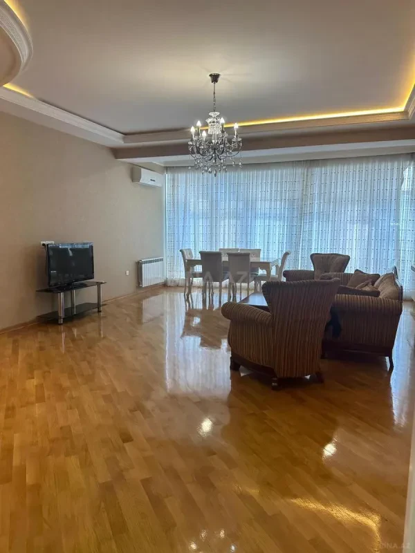 Kirayə verilir 3 otaqlı mənzil 150 m²