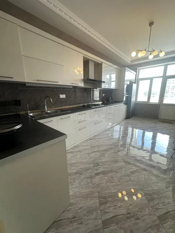 Kirayə verilir 3 otaqlı mənzil 150 m²