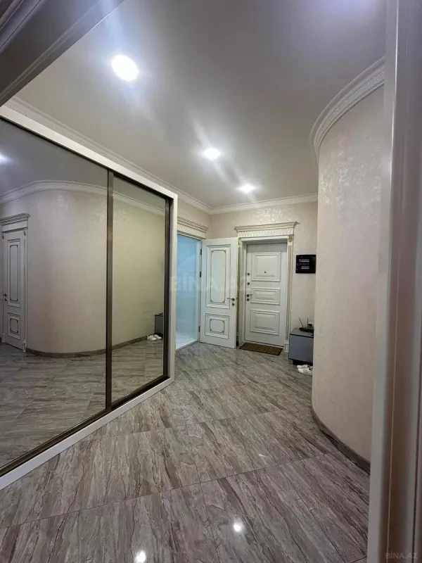 Kirayə verilir 3 otaqlı mənzil 150 m²