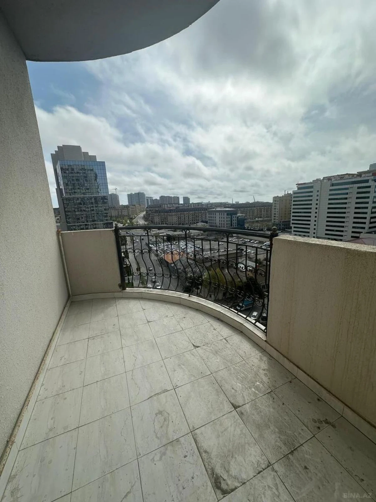 Kirayə verilir 3 otaqlı mənzil 150 m²