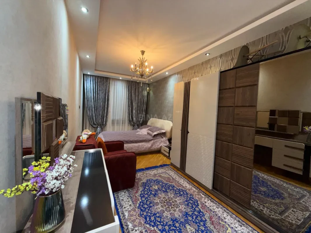 Satılır 2 otaqlı mənzil 88 m²