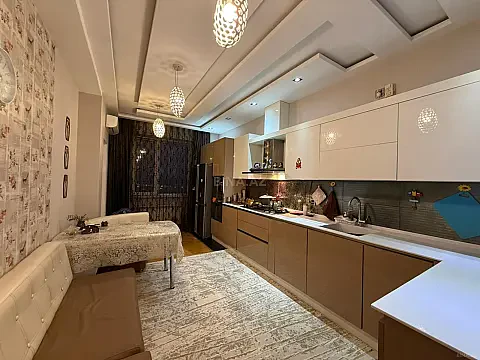 Satılır 2 otaqlı mənzil 88 m²