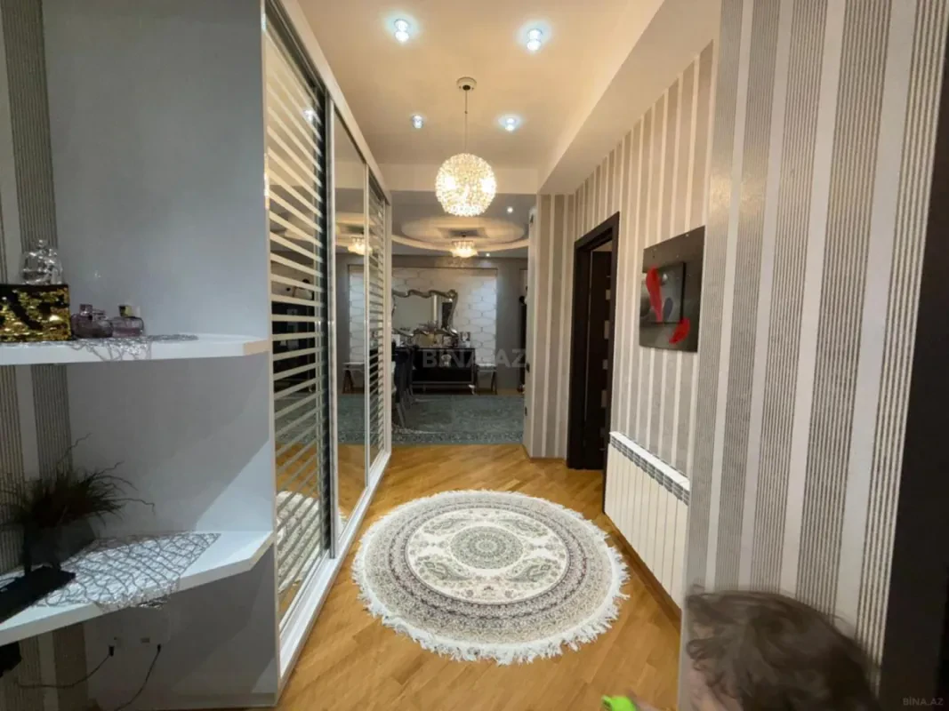 Satılır 2 otaqlı mənzil 88 m²