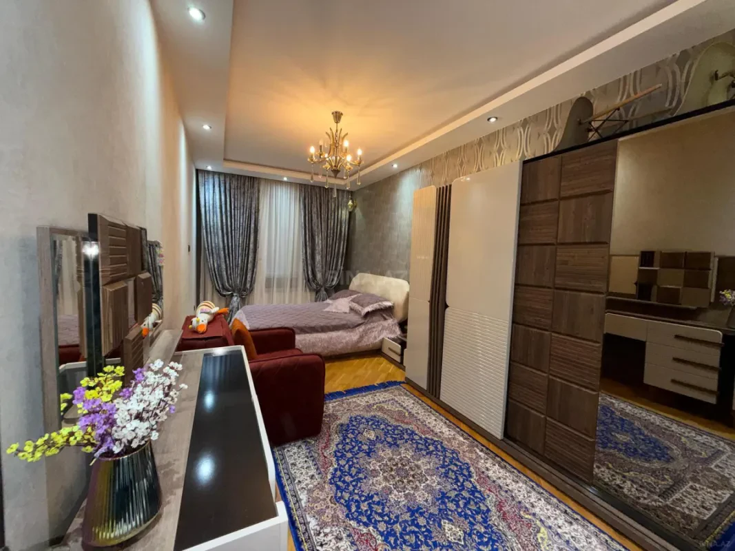 Satılır 2 otaqlı mənzil 88 m²