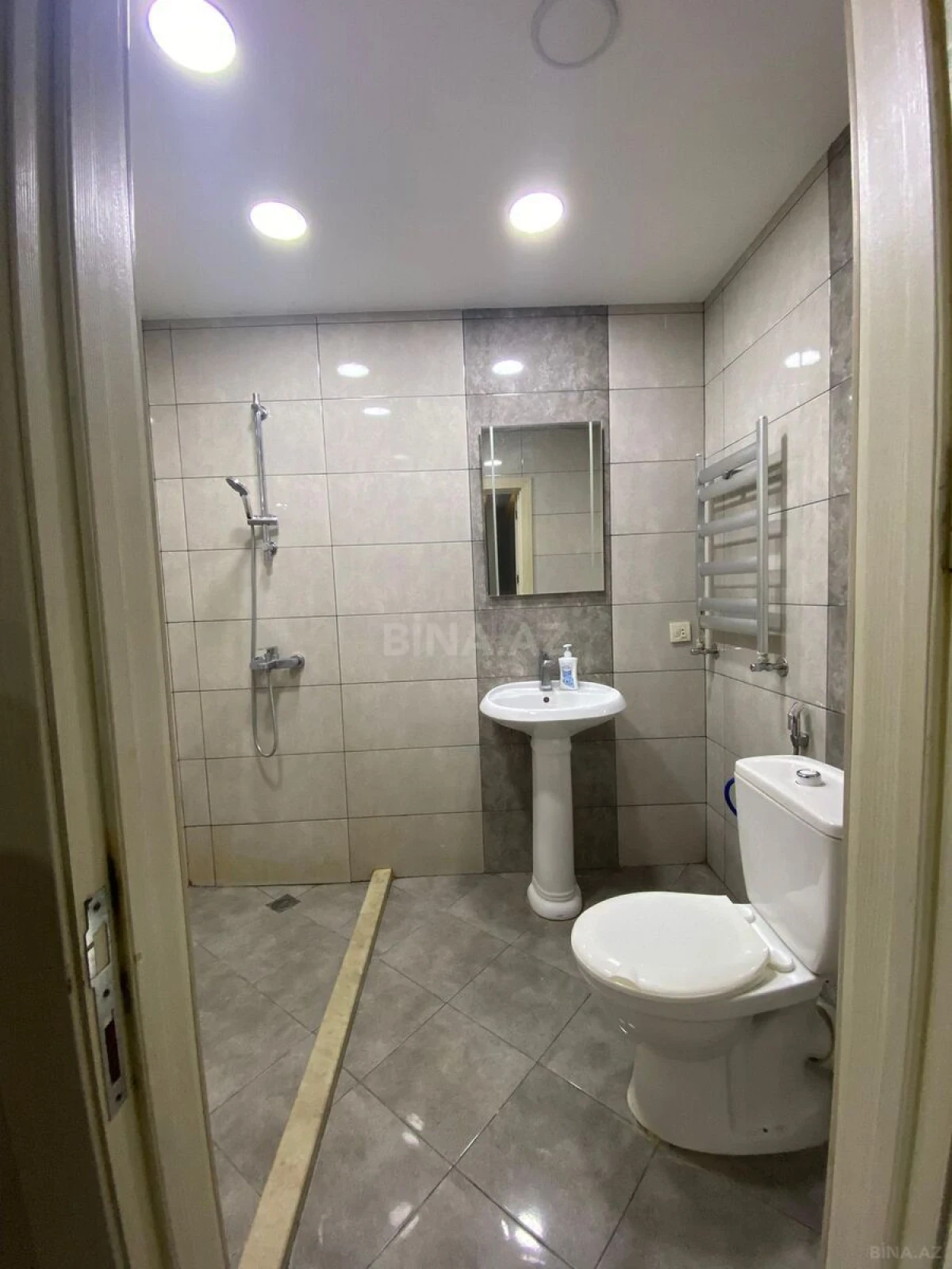 Kirayə verilir 2 otaqlı mənzil 60 m²
