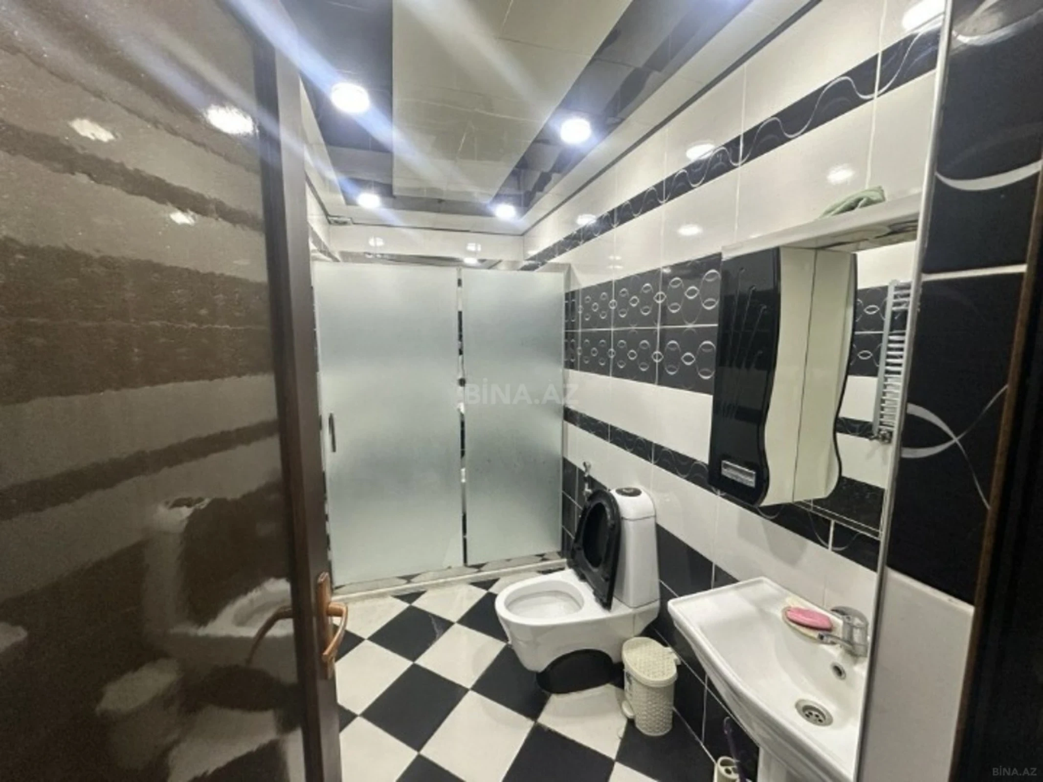 Kirayə verilir 2 otaqlı ofis 85 m²