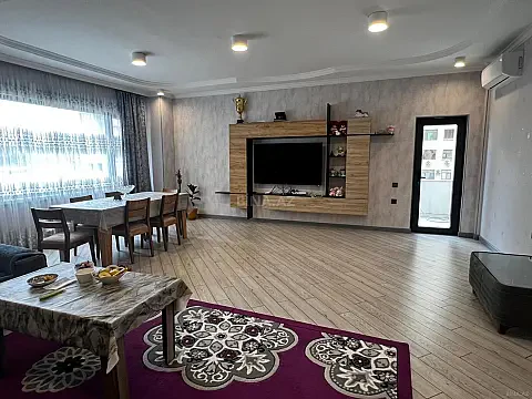 Satılır 4 otaqlı mənzil 220 m²