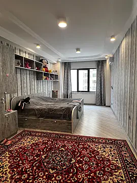 Satılır 4 otaqlı mənzil 220 m²