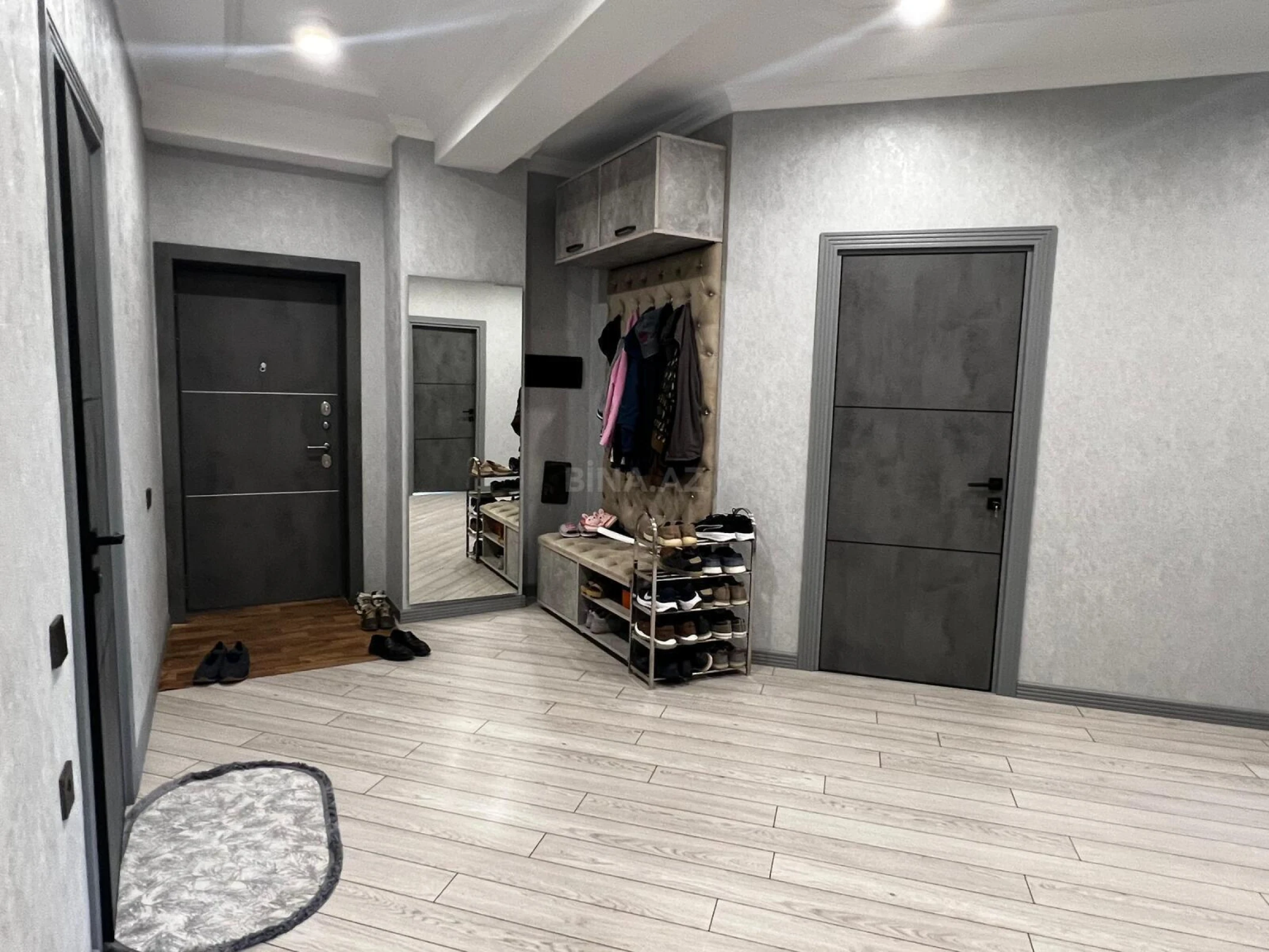 Satılır 4 otaqlı mənzil 220 m²