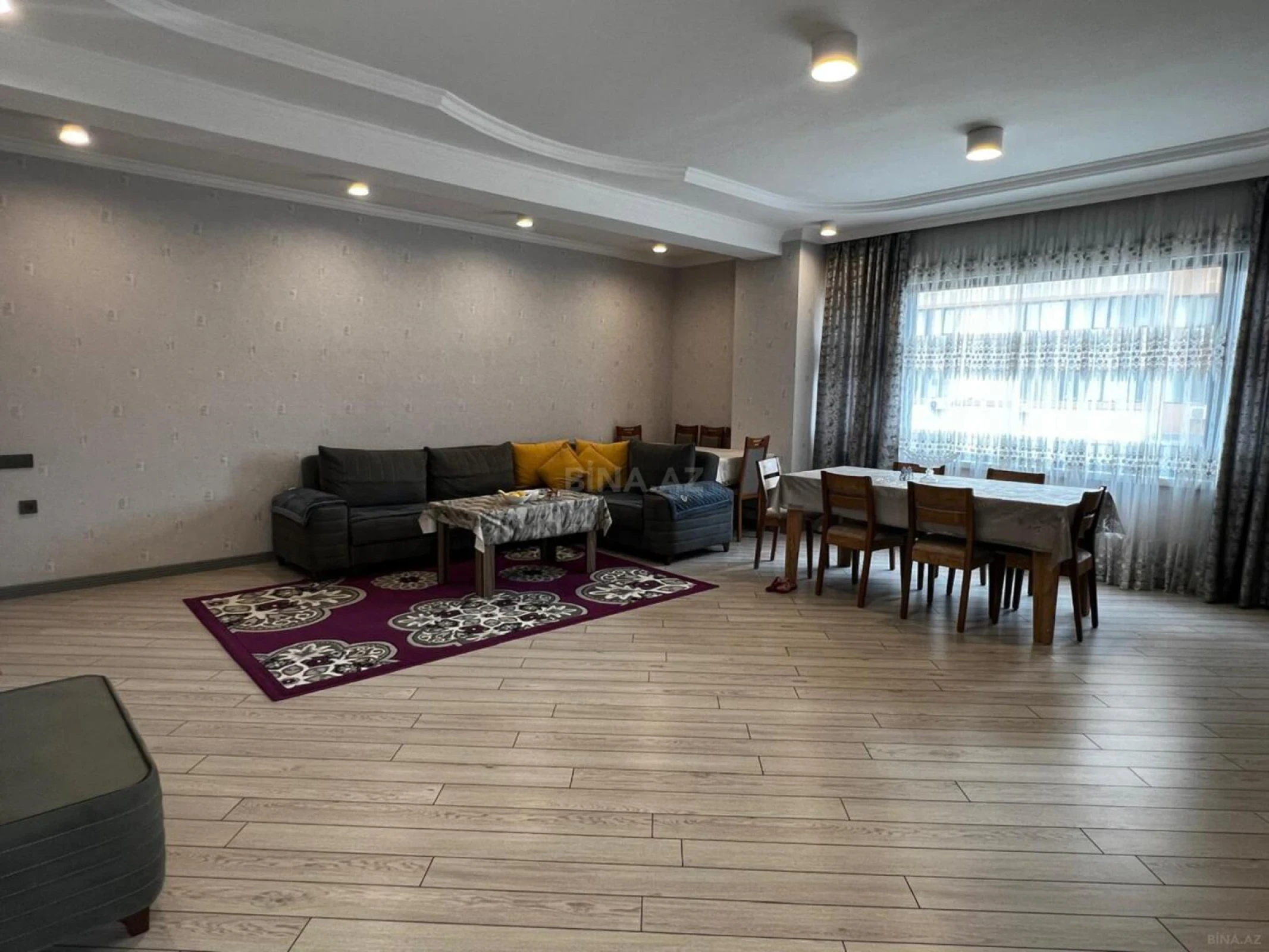 Satılır 4 otaqlı mənzil 220 m²