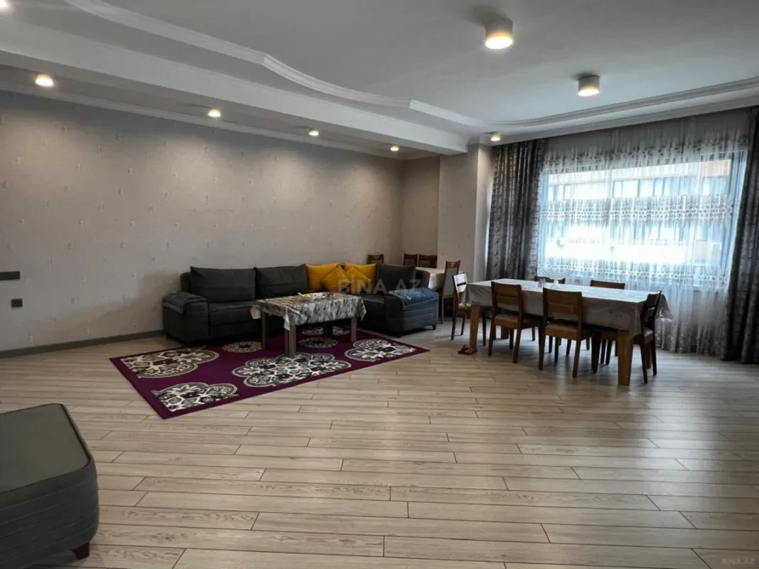 Satılır 4 otaqlı mənzil 220 m²