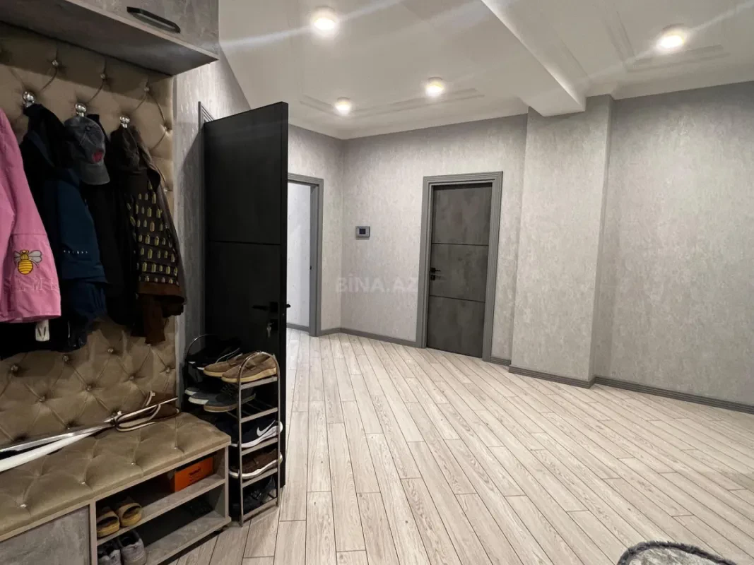 Satılır 4 otaqlı mənzil 220 m²