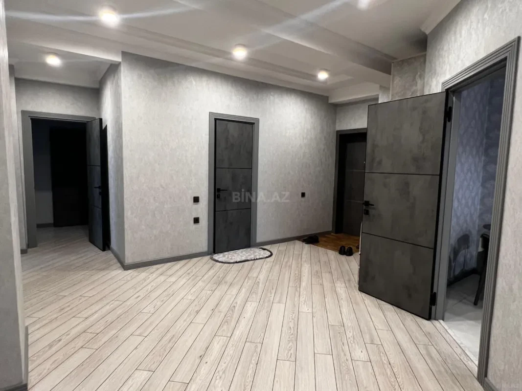 Satılır 4 otaqlı mənzil 220 m²