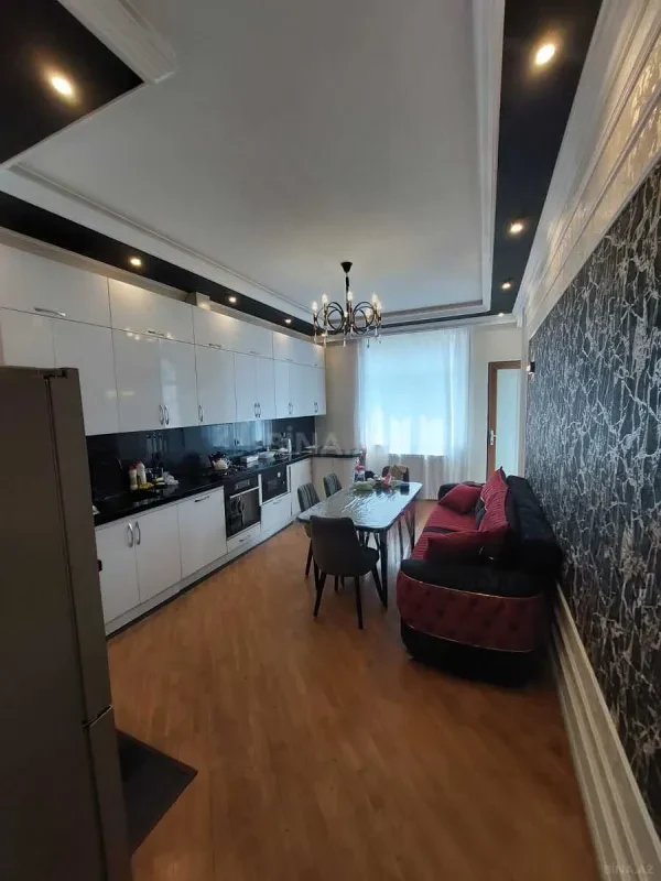 Satılır 3 otaqlı mənzil 145 m²