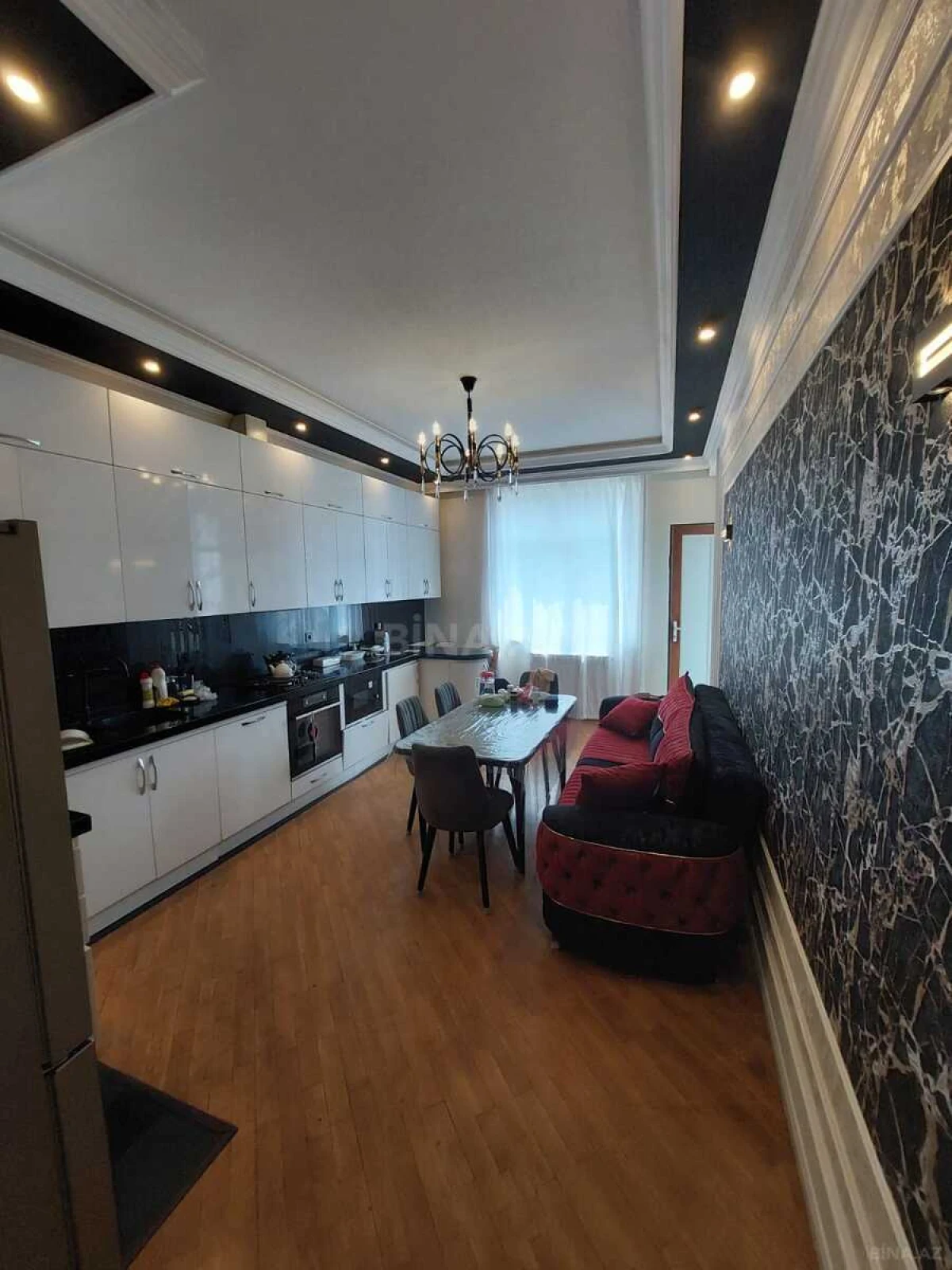 Satılır 3 otaqlı mənzil 145 m²