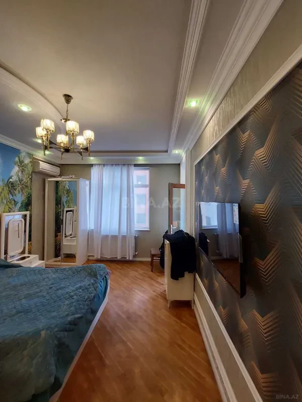 Satılır 3 otaqlı mənzil 145 m²