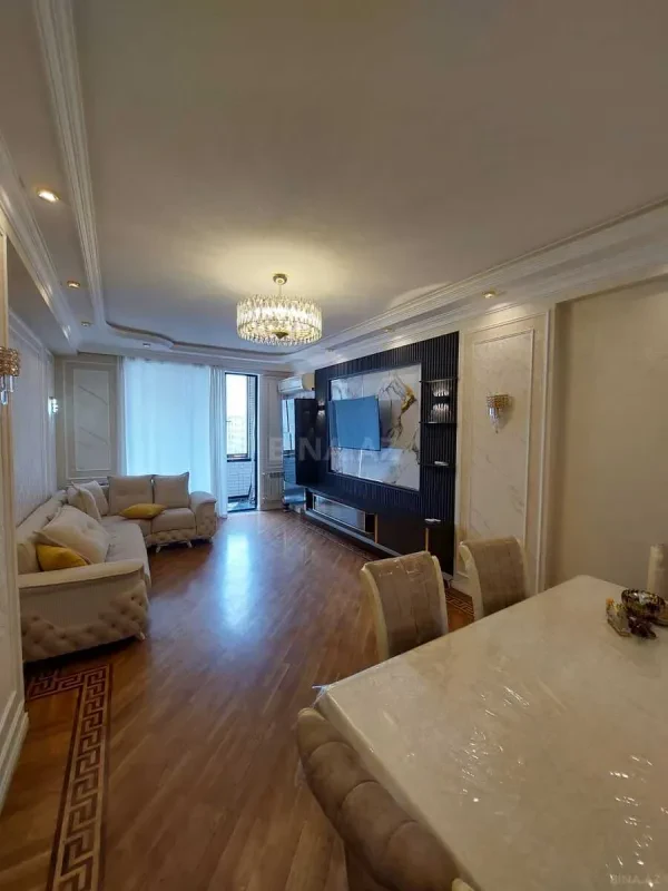 Satılır 3 otaqlı mənzil 145 m²