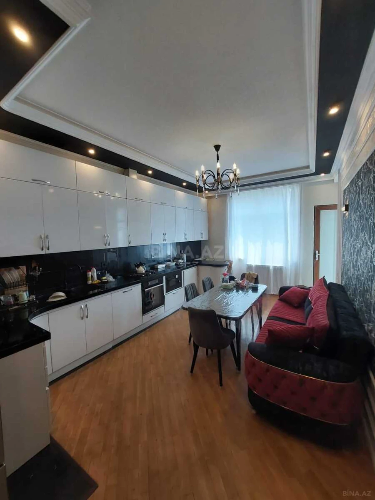 Satılır 3 otaqlı mənzil 145 m²