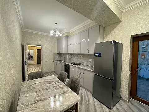 Kirayə verilir 2 otaqlı mənzil 100 m²