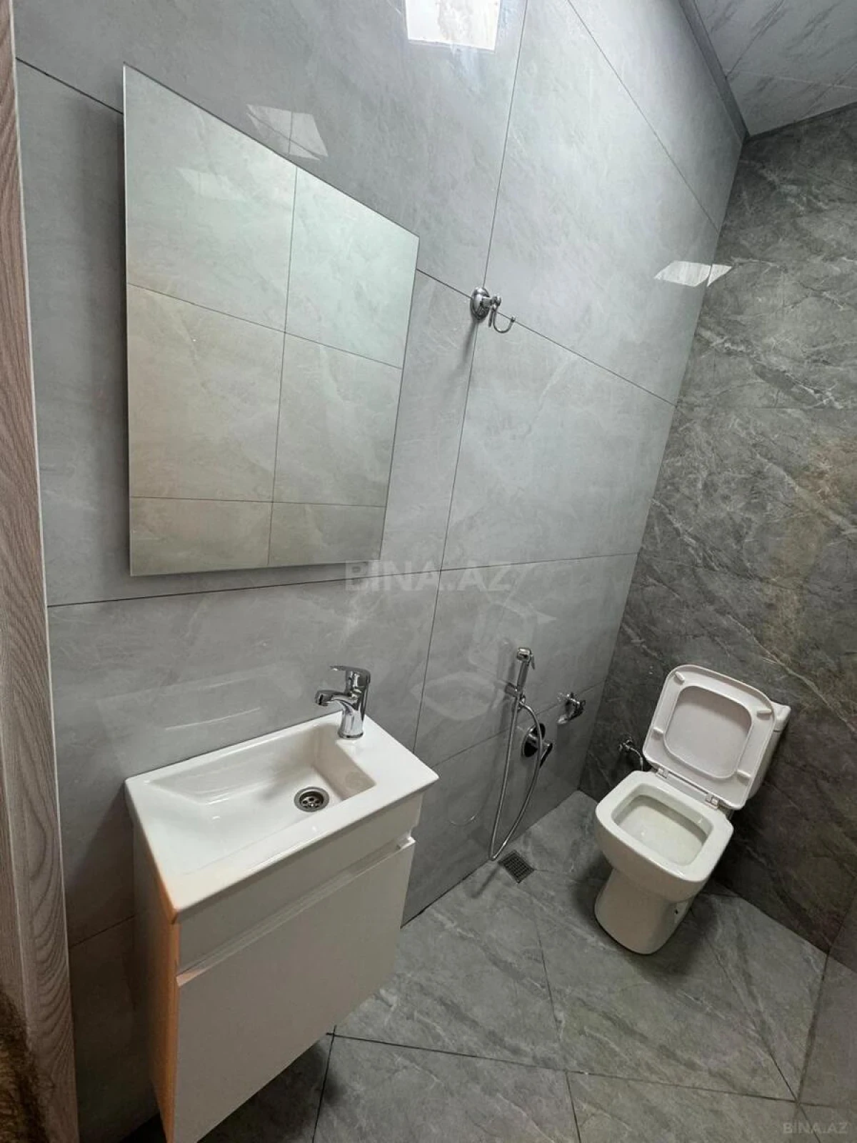 Kirayə verilir 2 otaqlı mənzil 100 m²