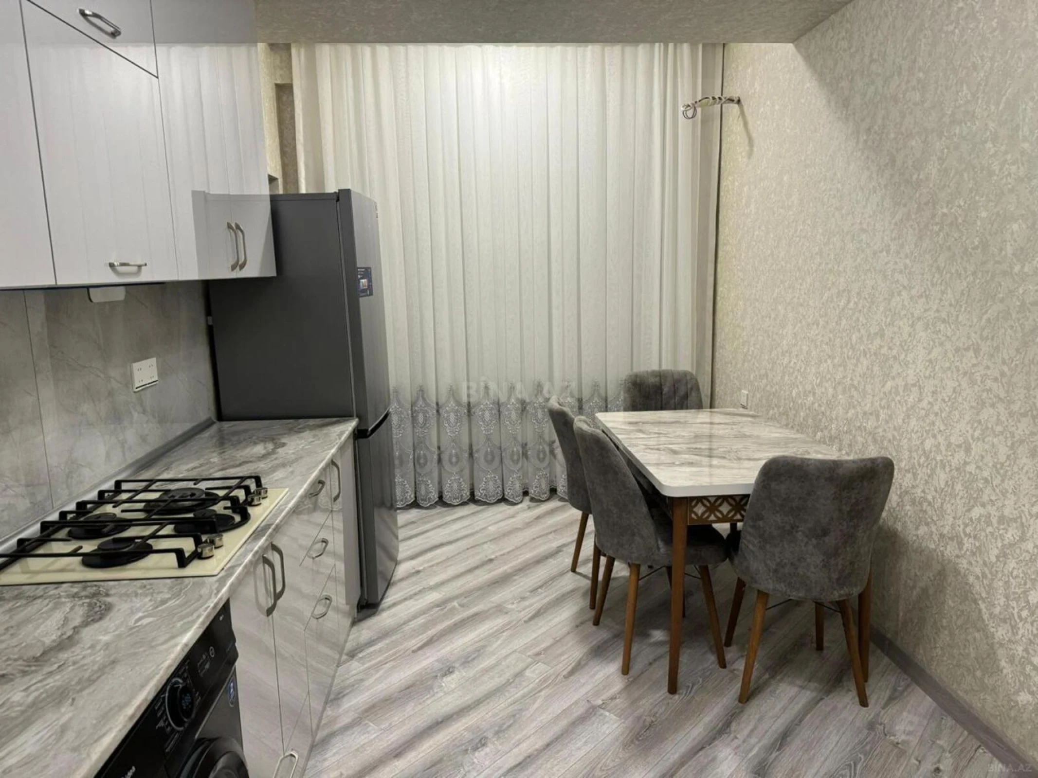 Kirayə verilir 2 otaqlı mənzil 100 m²