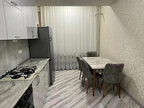 Kirayə verilir 2 otaqlı mənzil 100 m²