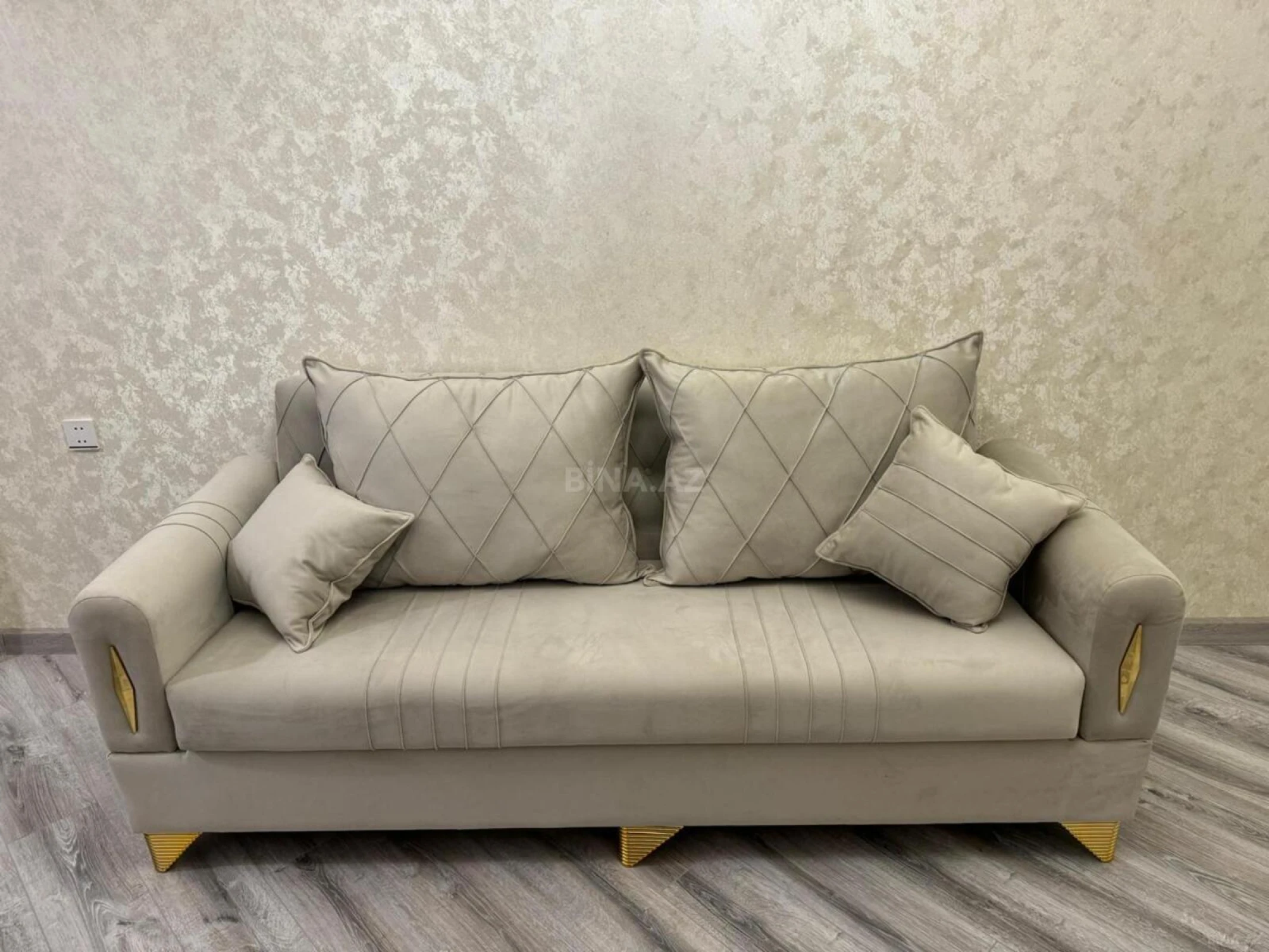 Kirayə verilir 2 otaqlı mənzil 100 m²