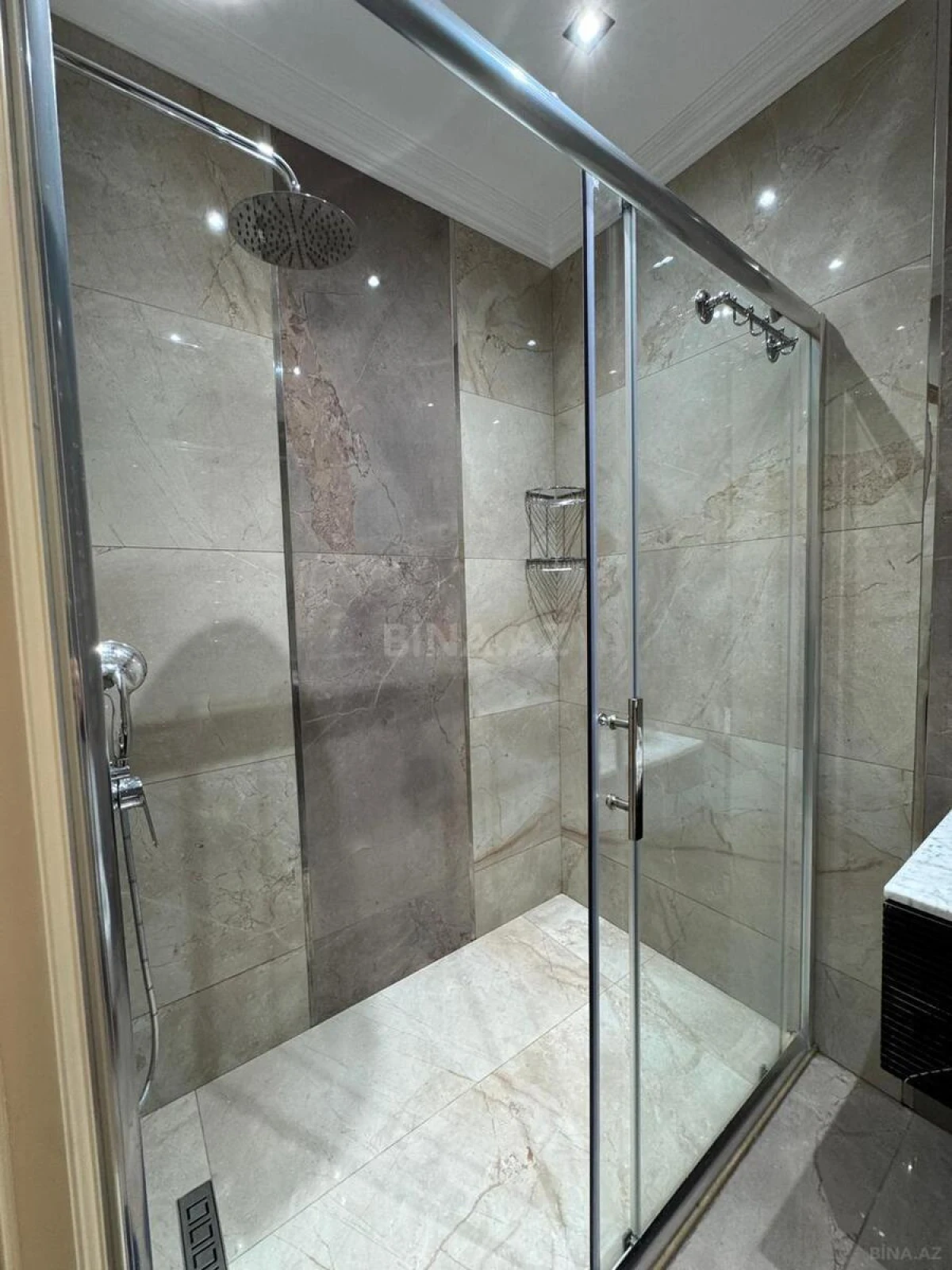 Kirayə verilir 2 otaqlı mənzil 80 m²