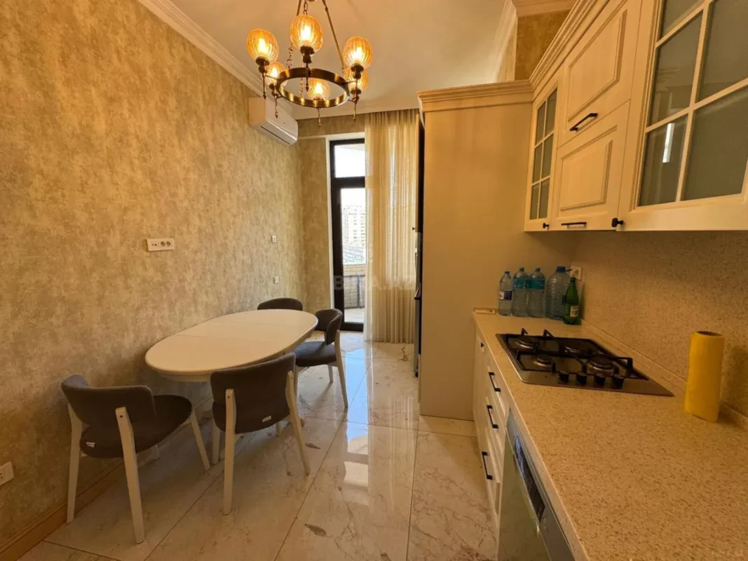 Kirayə verilir 2 otaqlı mənzil 80 m²