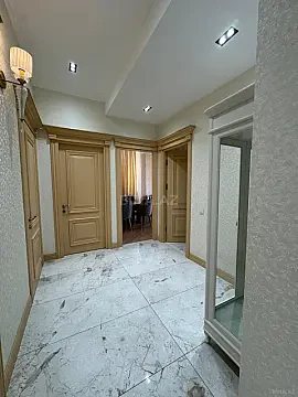 Kirayə verilir 2 otaqlı mənzil 80 m²