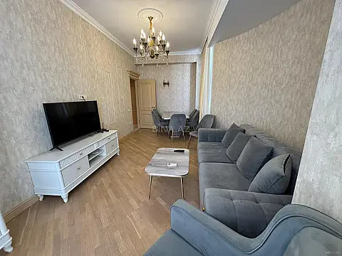 Kirayə verilir 2 otaqlı mənzil 80 m²
