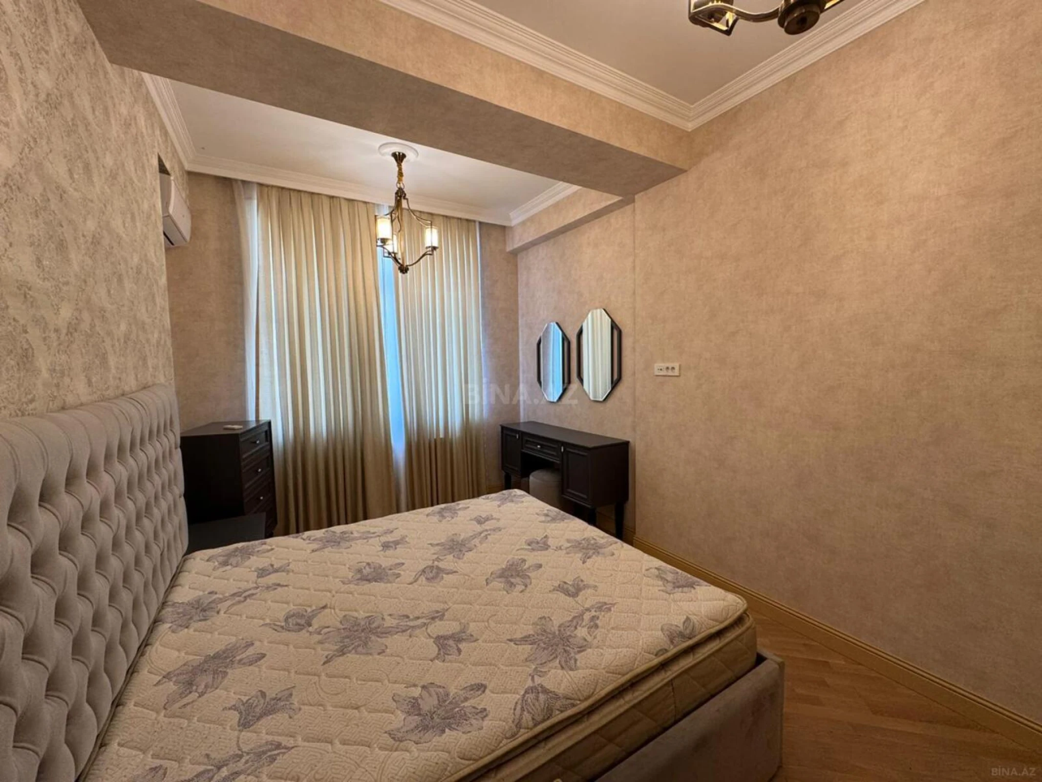 Kirayə verilir 2 otaqlı mənzil 80 m²