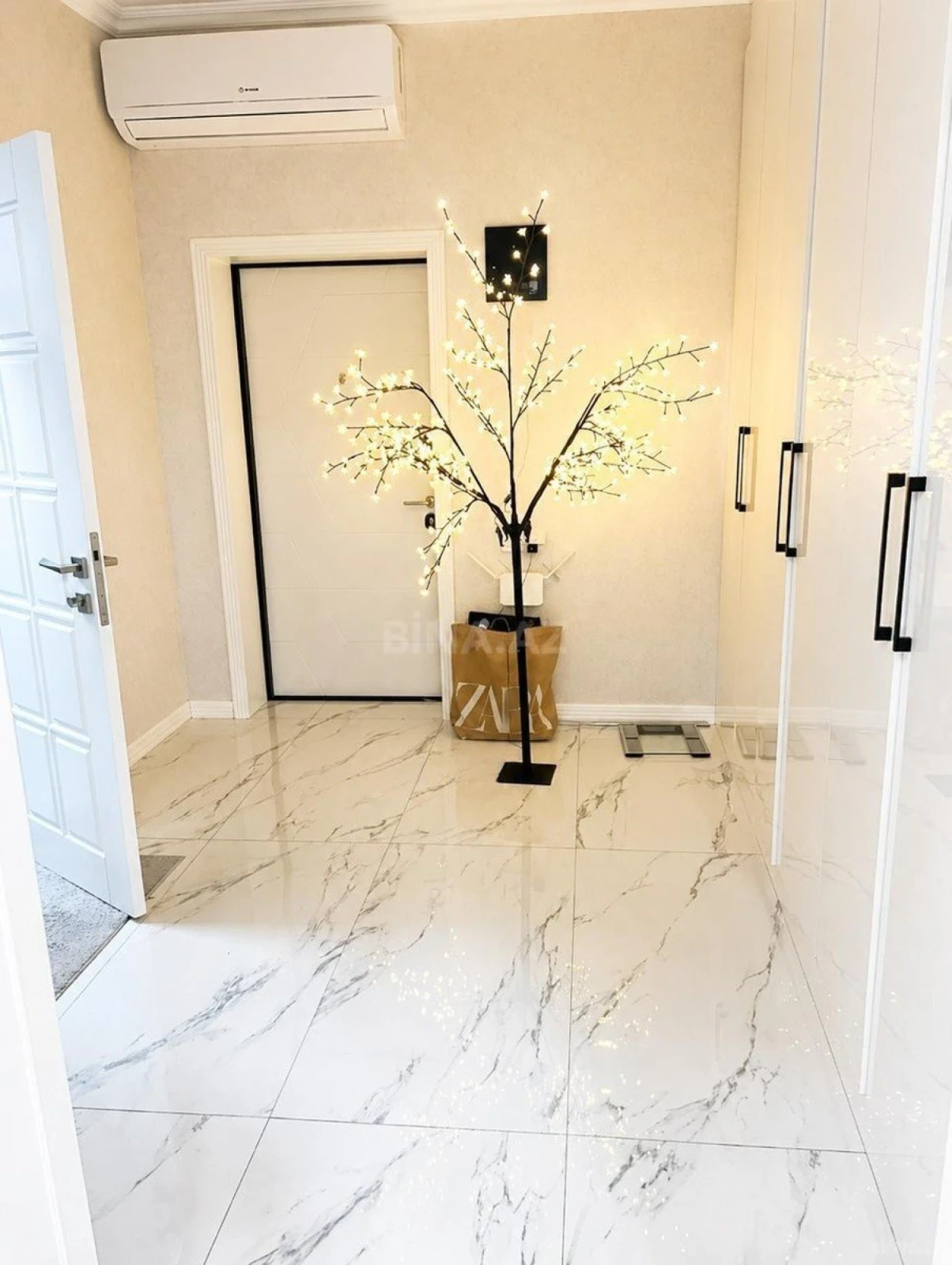 Satılır 2 otaqlı mənzil 62 m²